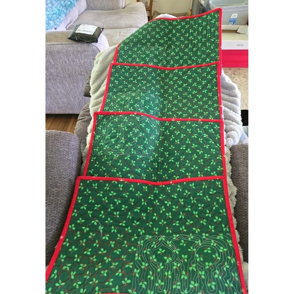 Christmas Embroidered Placemats-18x12-Set of 4-Patchwork-Quilted-Holiday-EUC!!